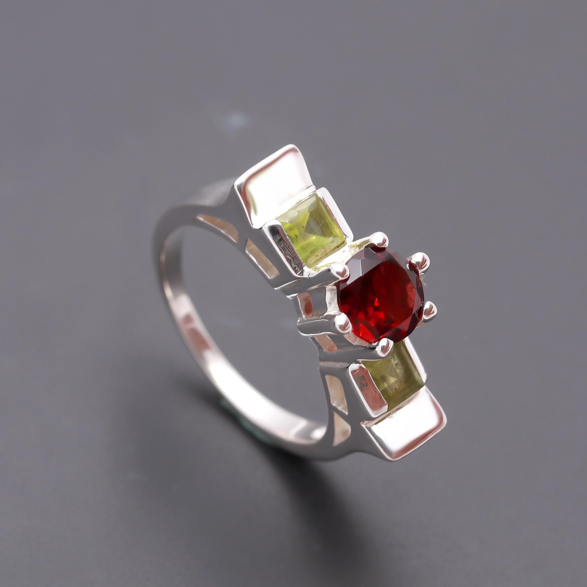 925 Silver Garnet & Peridot Designer Ring