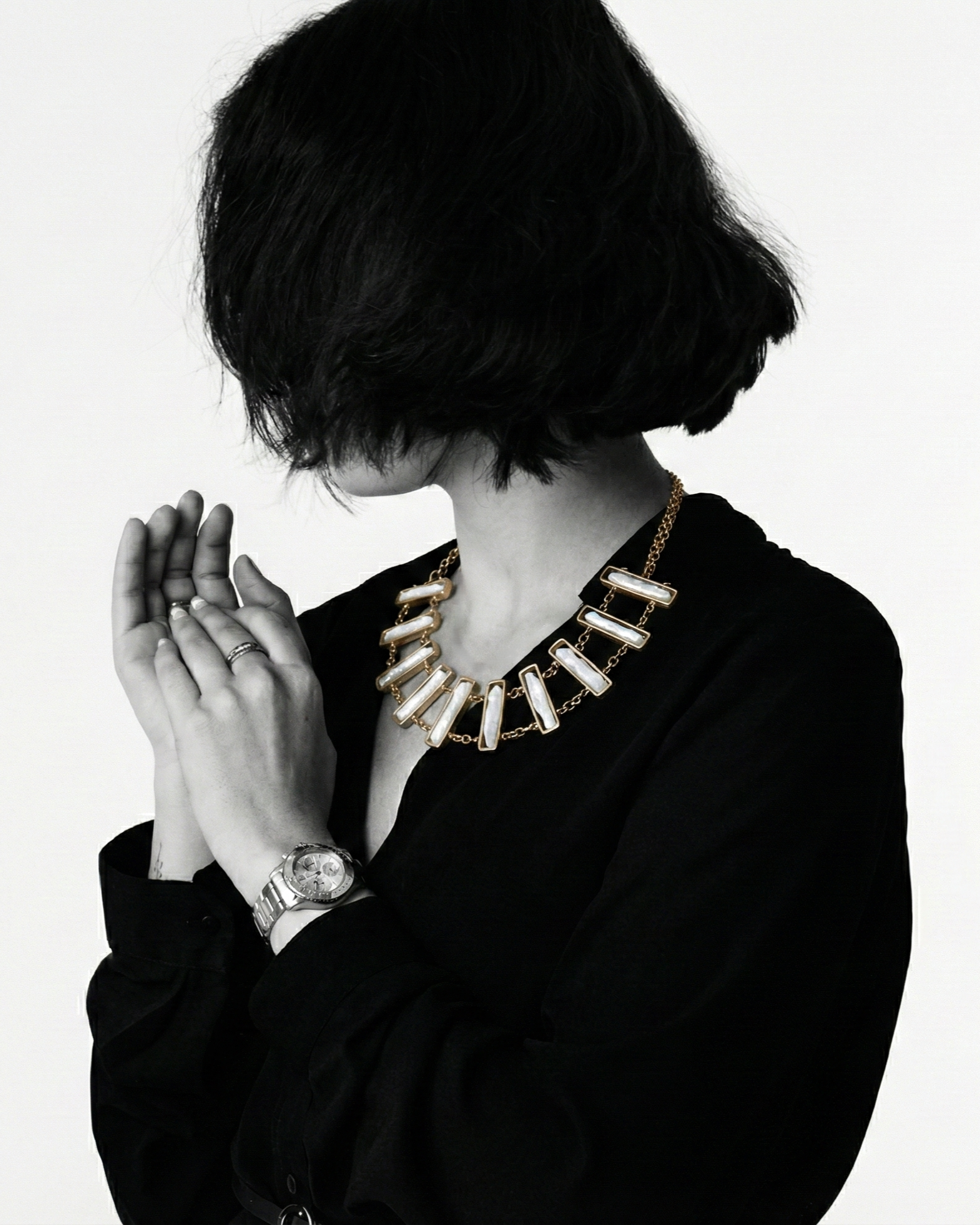 The Luminous Collar: Biwa Pearl & Gold Geometric Statement Necklace