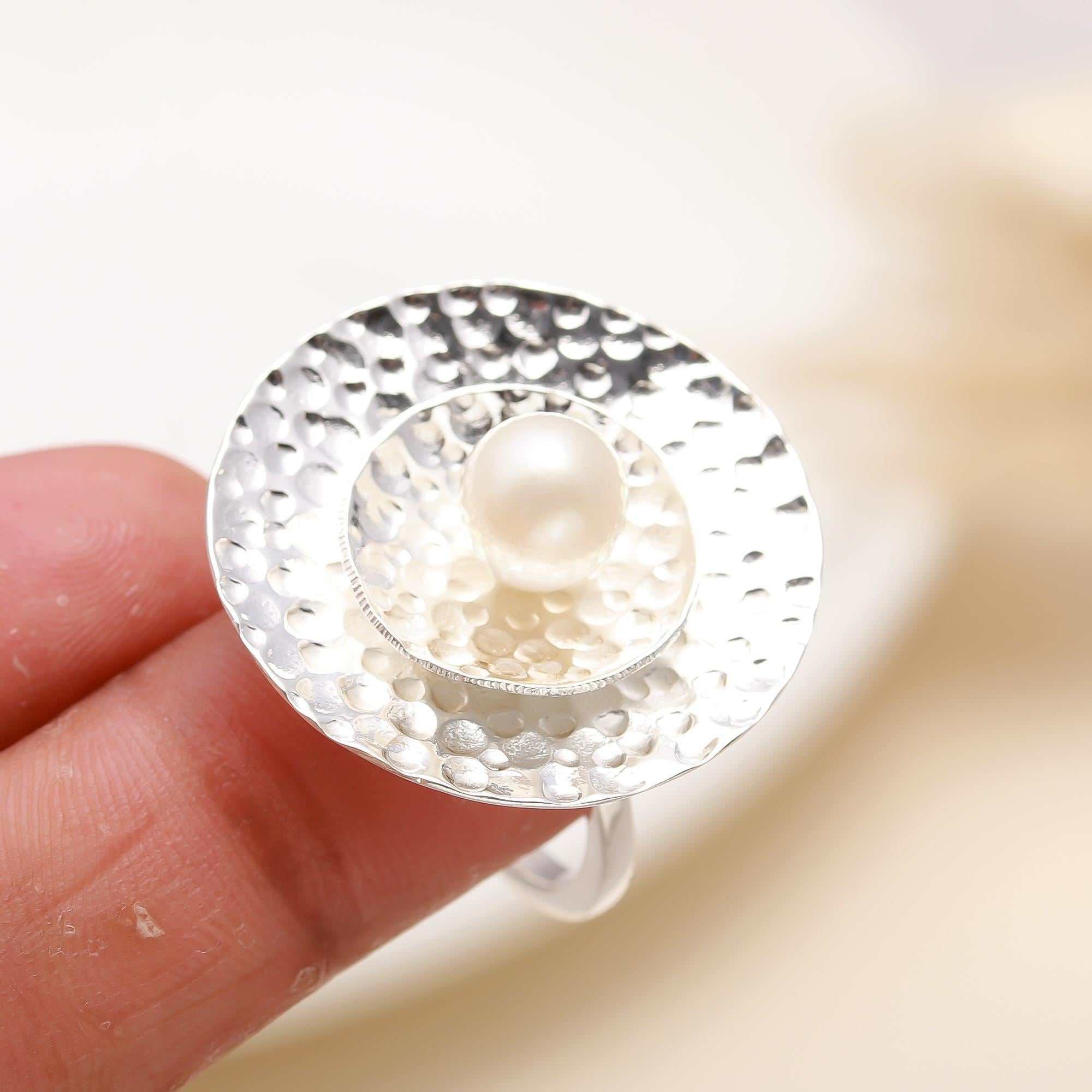 925 Silver Hammered Disc Pearl Ring