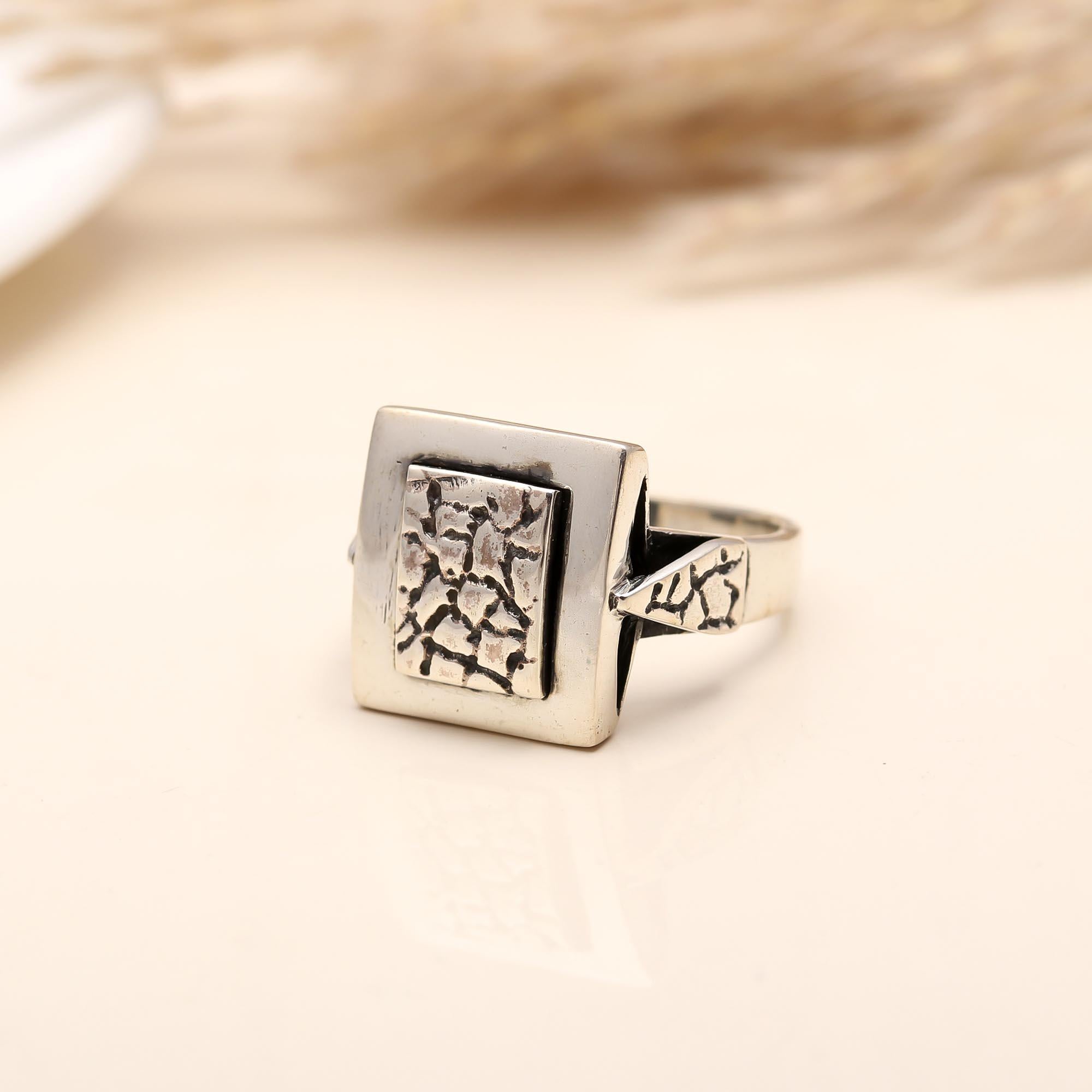 Bold geometric silver ring for gifting