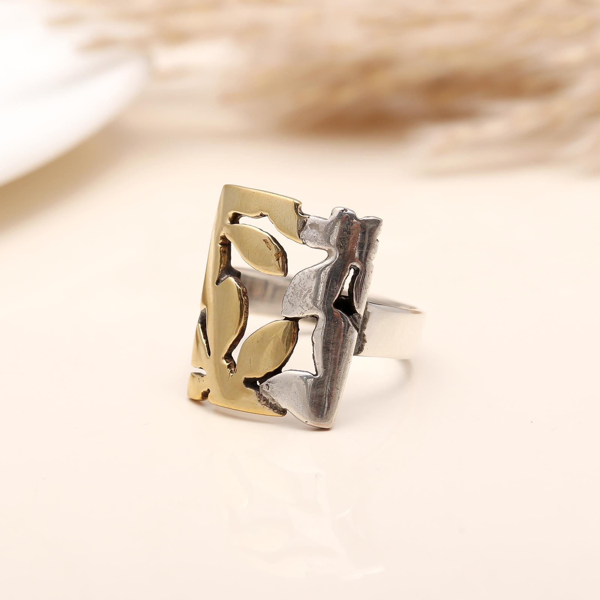 Elegant nature-inspired leaf design ring 
