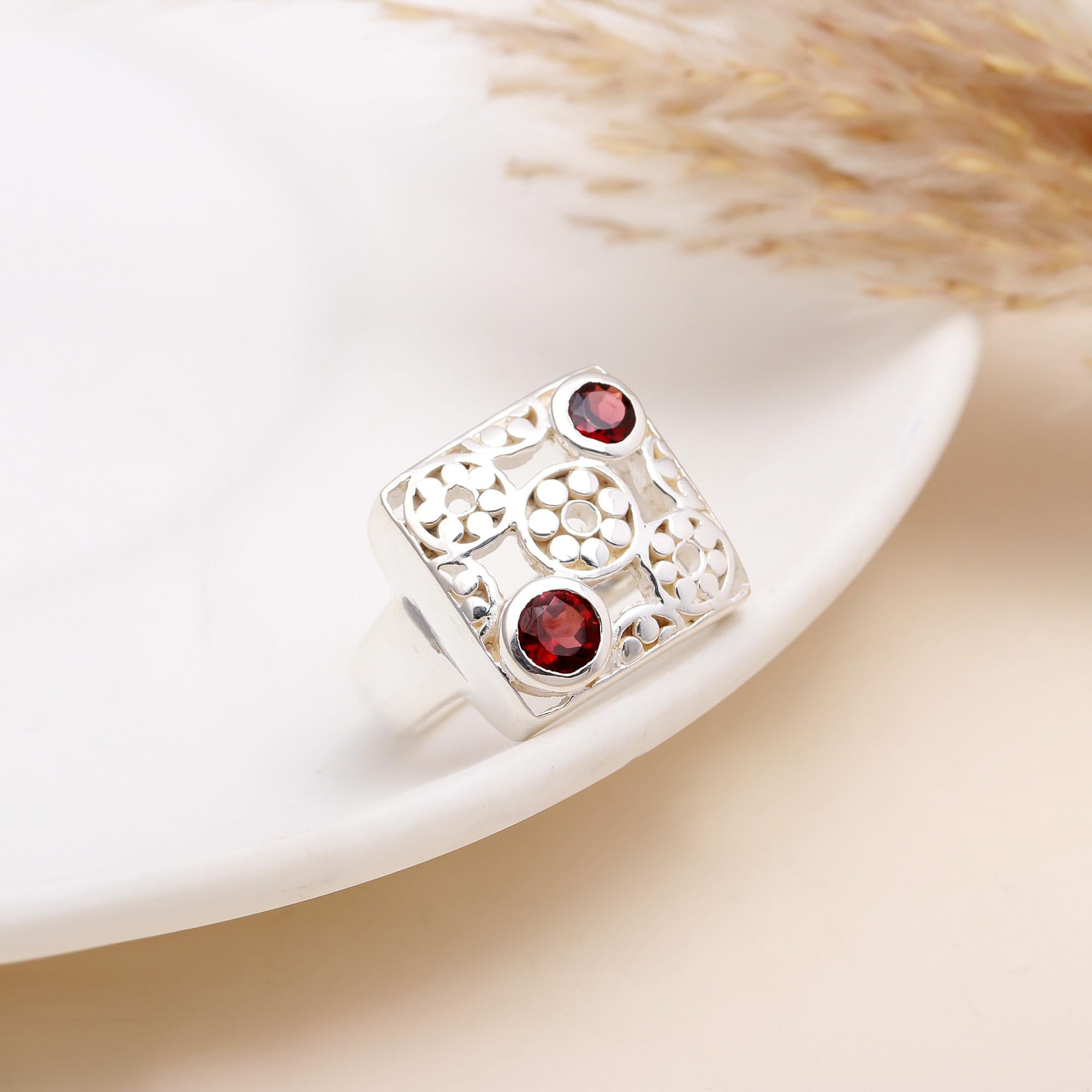 The Vintage Lattice: Garnet & Silver Filigree Ring